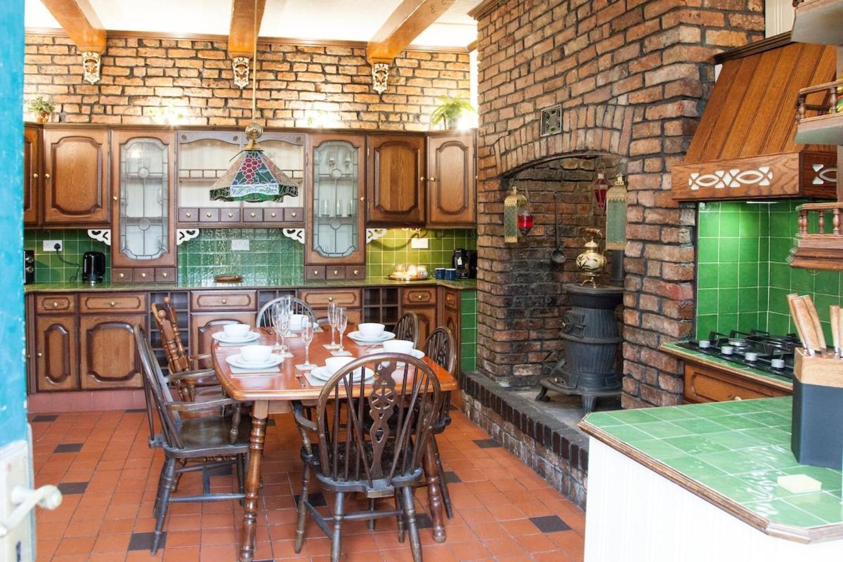 Vila Victorian Elegance At Kingscliffe, Sleeps 17 Manchester Exteriér fotografie