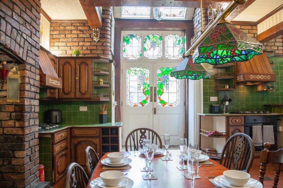 Vila Victorian Elegance At Kingscliffe, Sleeps 17 Manchester Exteriér fotografie